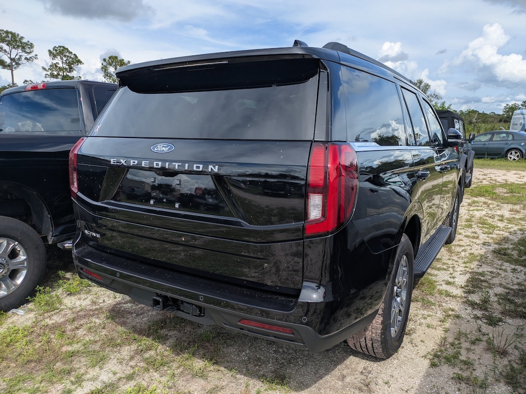 Used 2026 Ford Expedition Active Active 4x2