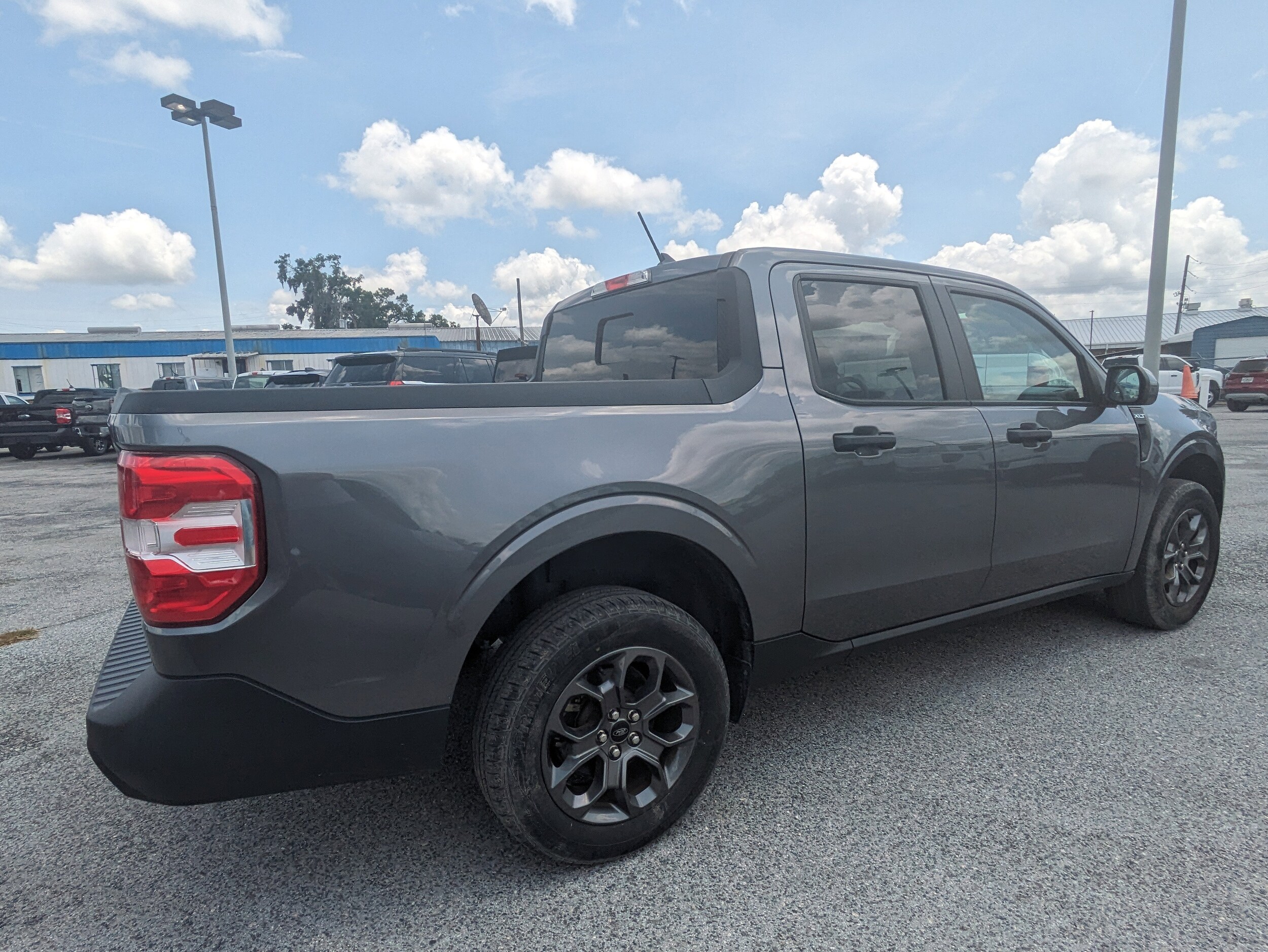 2022 Ford Maverick XLT photo 2
