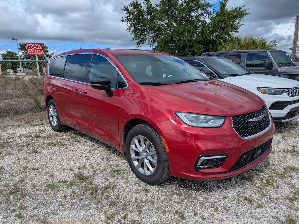 Used 2025 Chrysler Pacifica Select Select AWD