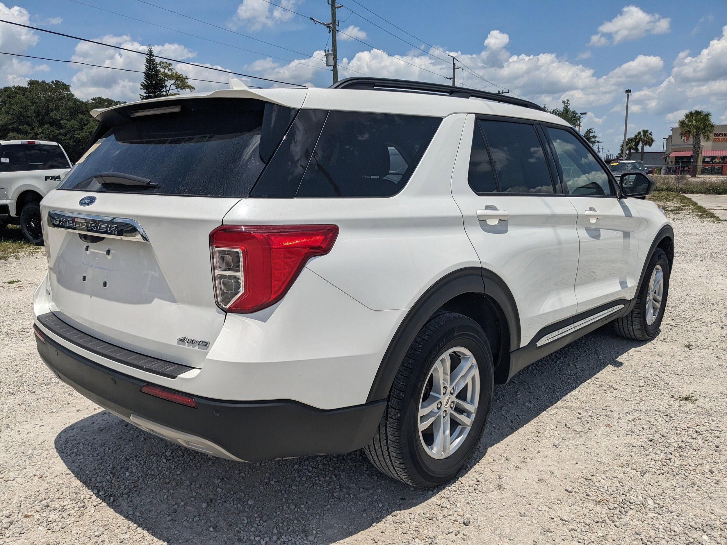 2023 Ford Explorer XLT photo 4