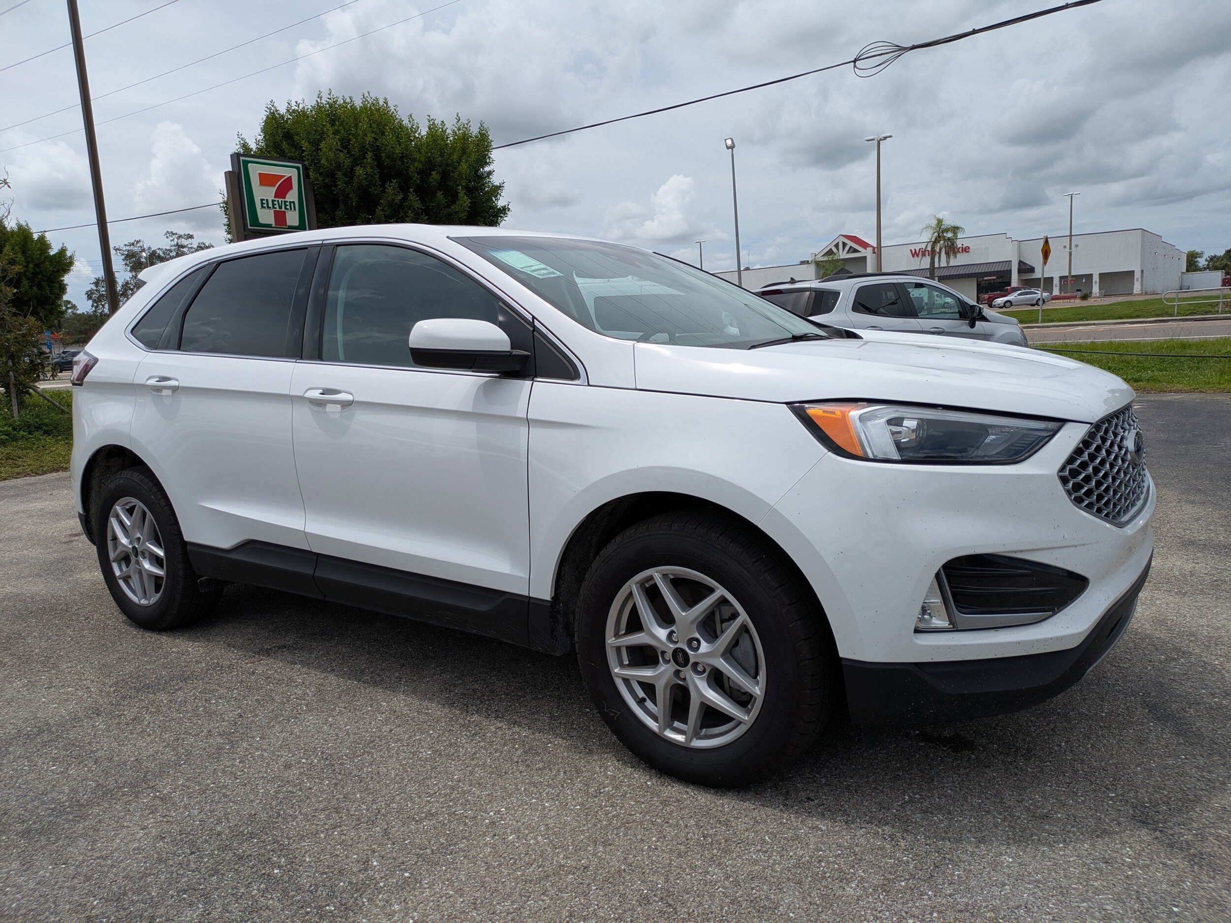 2024 Ford Edge SEL photo 2