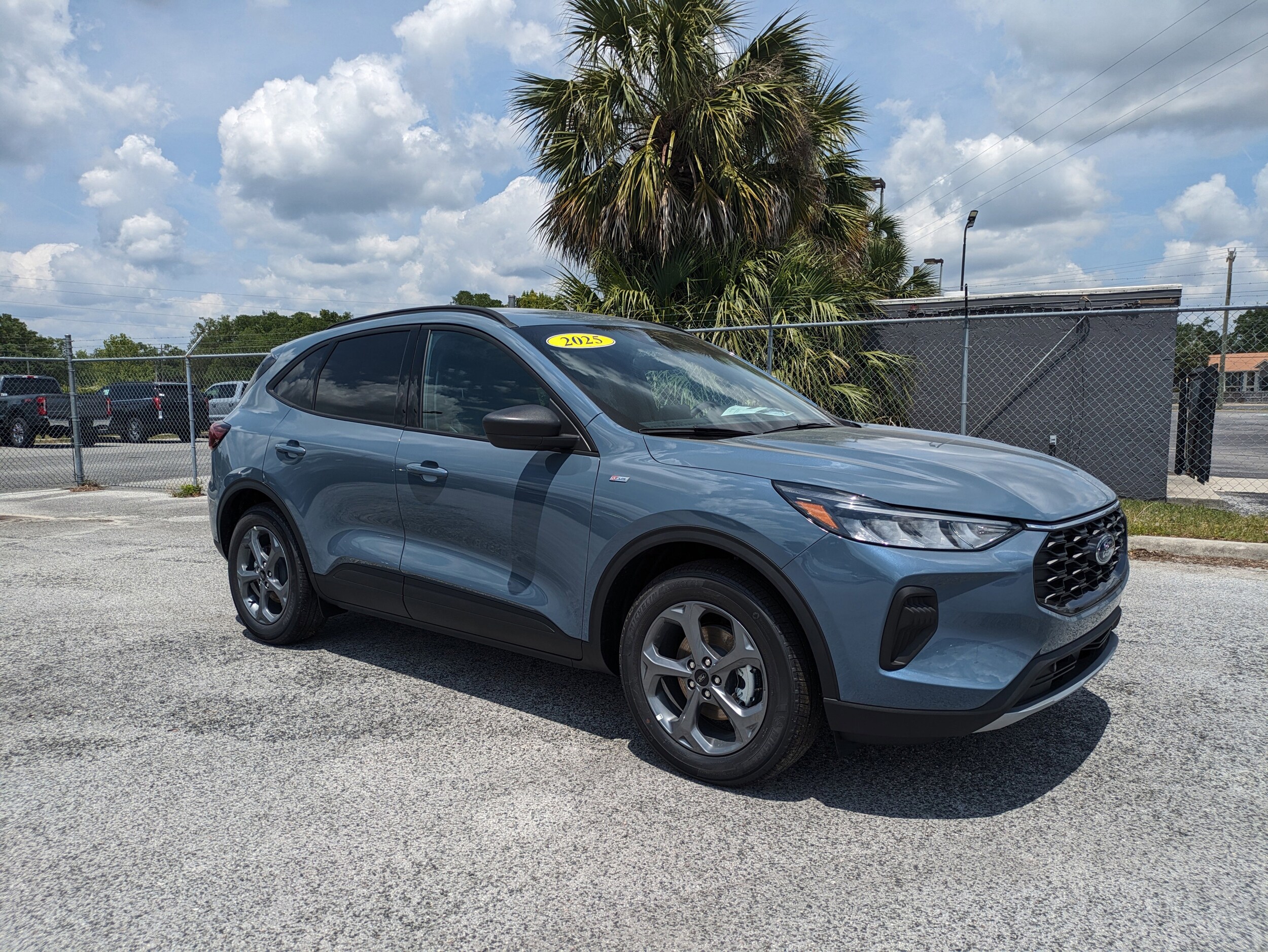2025 Ford Escape ST-Line photo 2