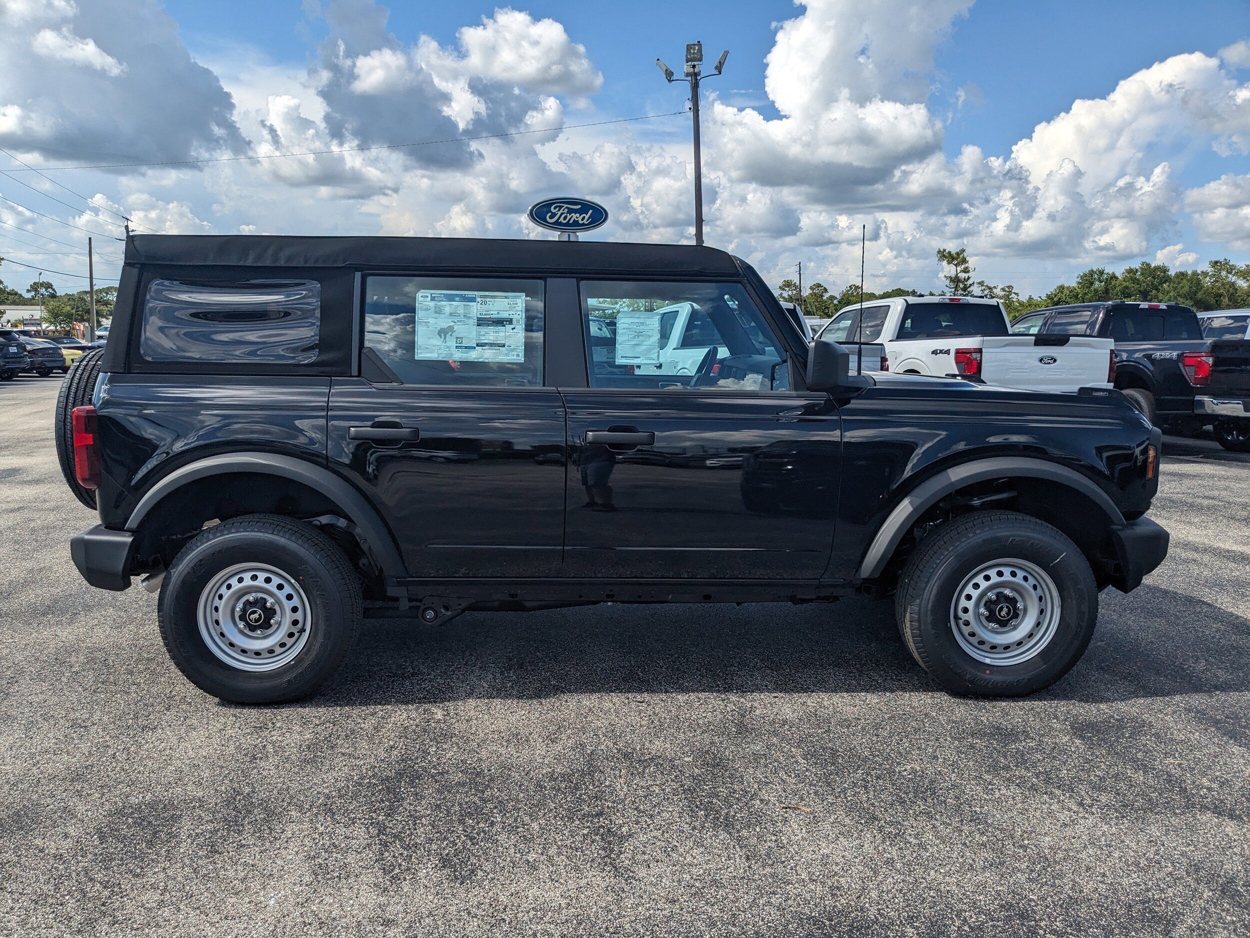 2025 Ford Bronco Base photo 2