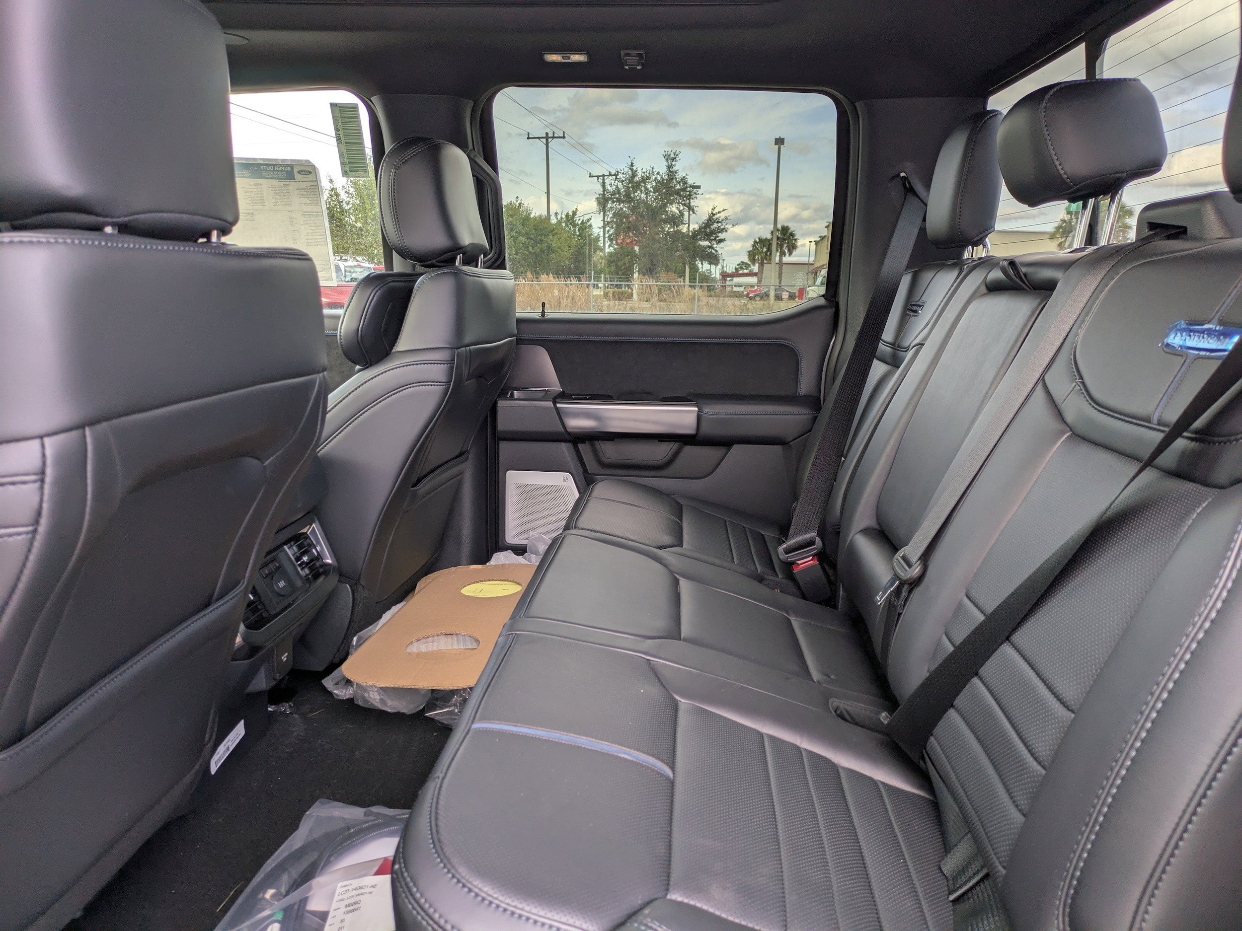 2026 Ford F-350 Super Duty Platinum - Photo 13