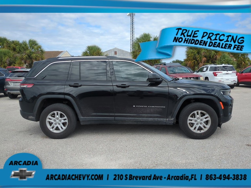 Used 2023 Jeep Grand Cherokee Laredo Laredo 4x2