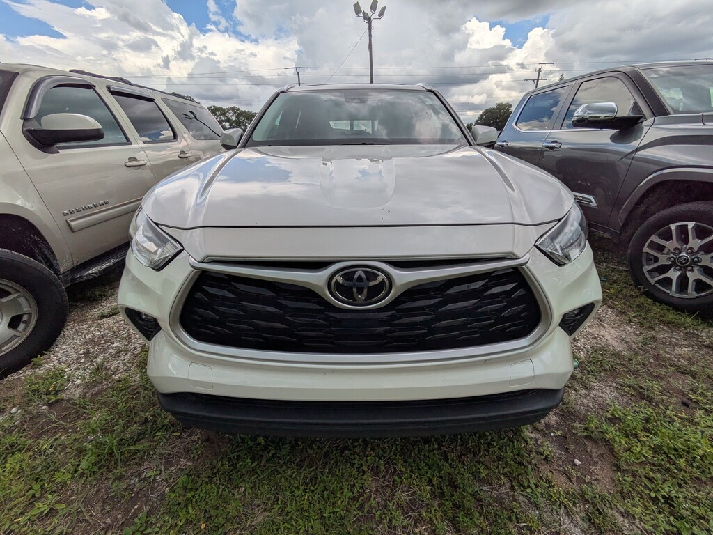 Used 2021 Toyota Highlander XLE XLE FWD