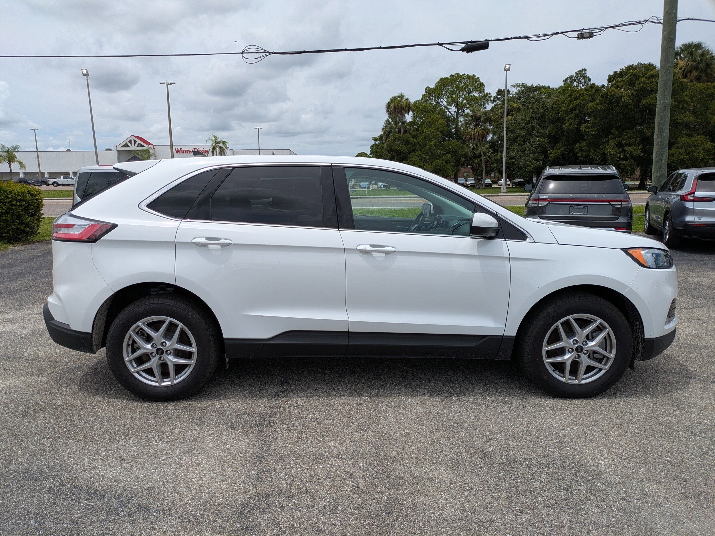 2024 Ford Edge SEL photo 3
