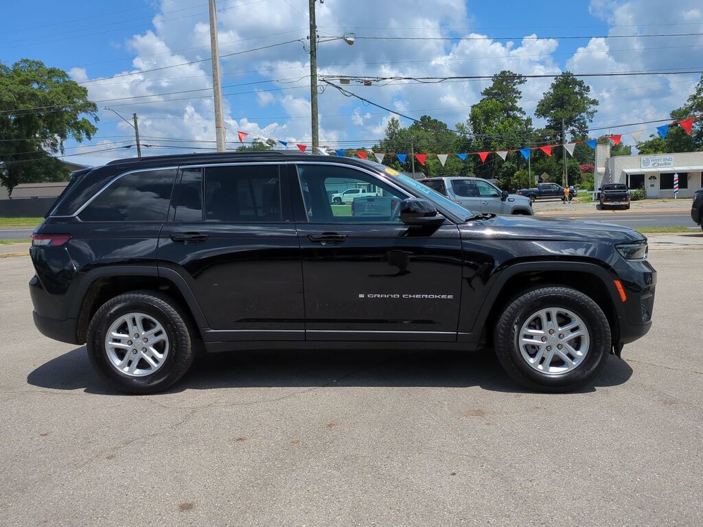Used 2025 Jeep Grand Cherokee Laredo Laredo 4x4
