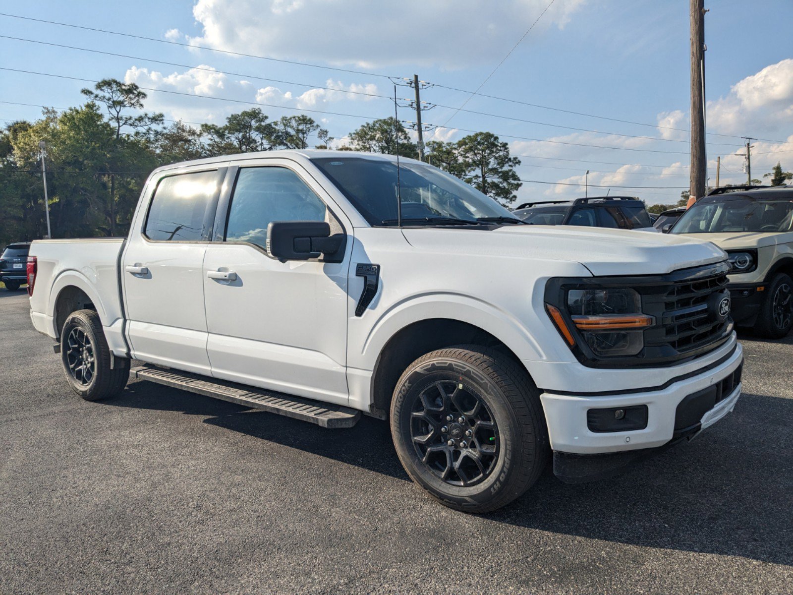 2025 Ford F-150 XLT photo 2