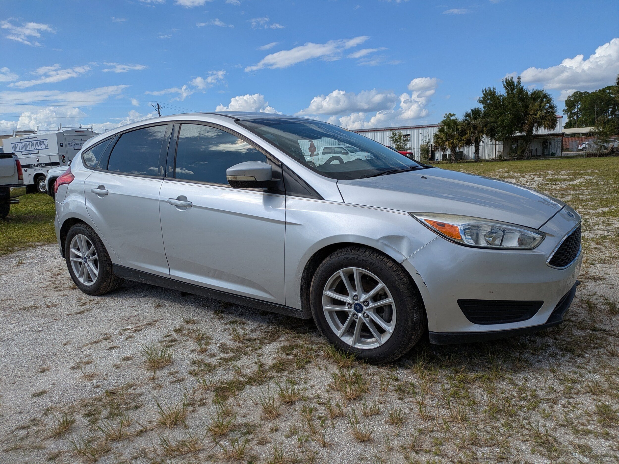 2017 Ford Focus SE photo 2