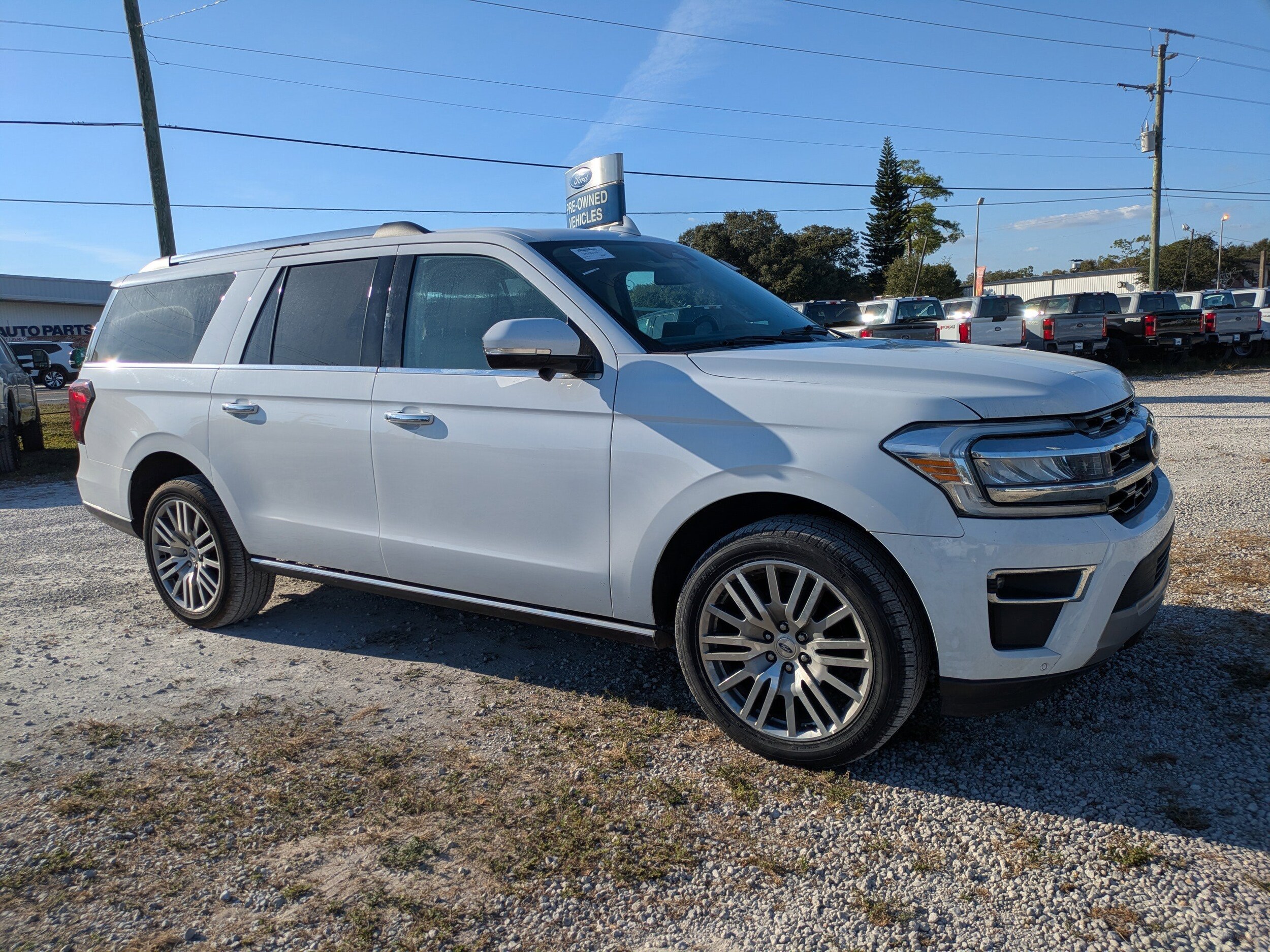 2023 Ford Expedition MAX Limited photo 2