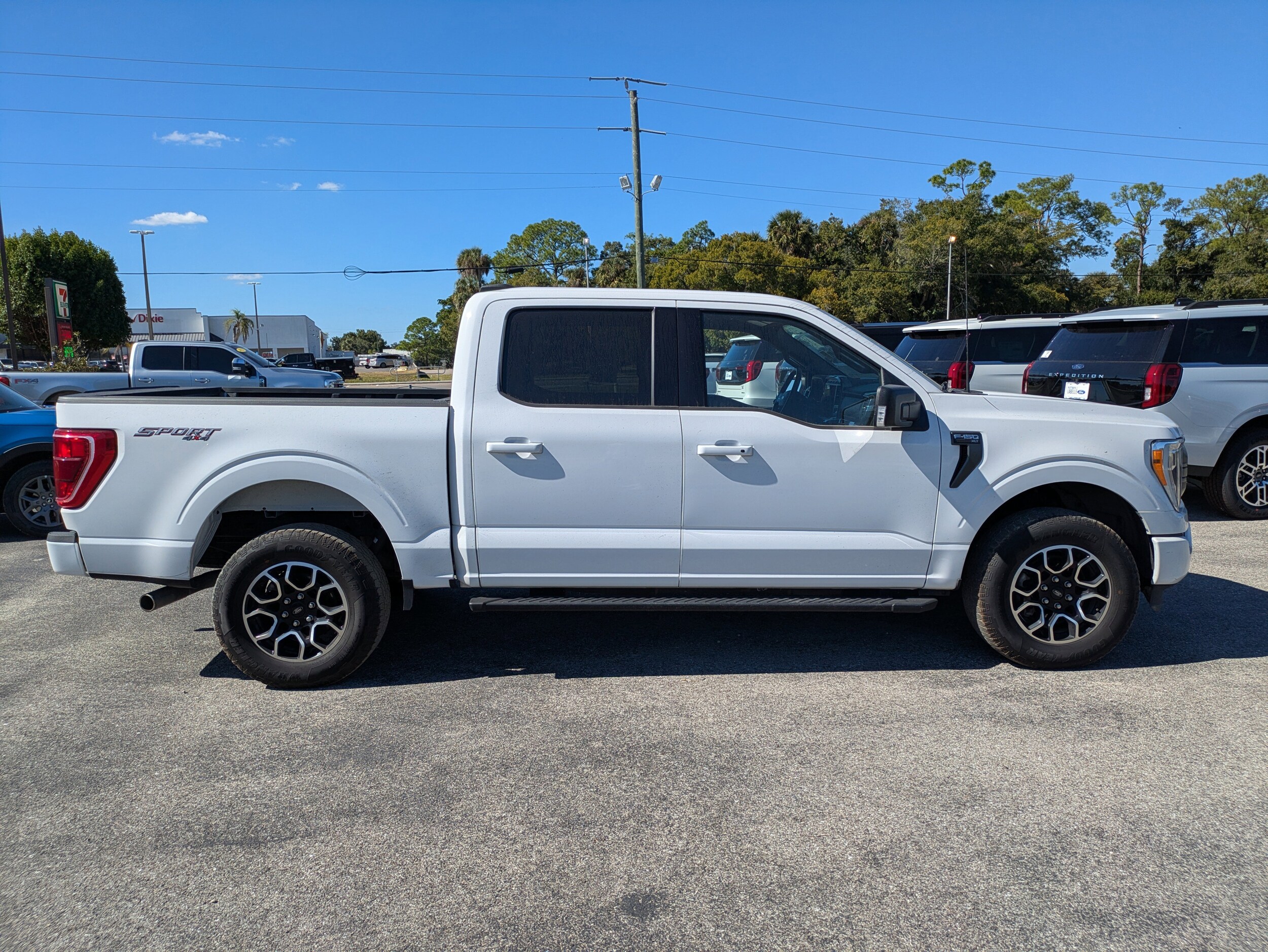 2023 Ford F-150 XLT photo 3