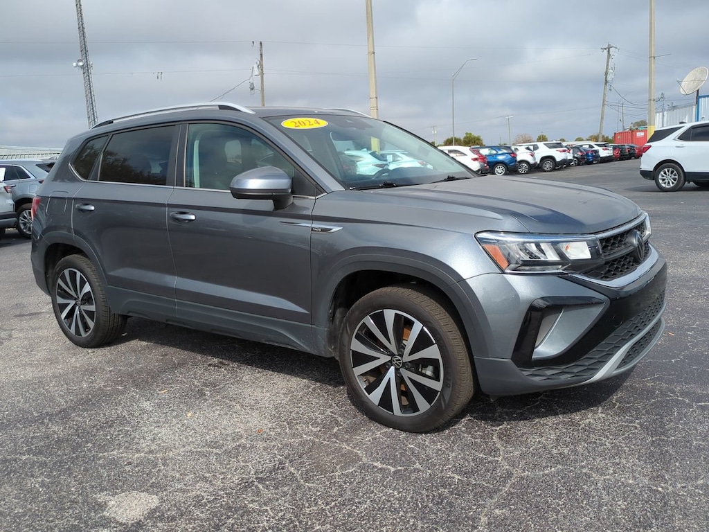Used 2024 Volkswagen Taos SE SE FWD