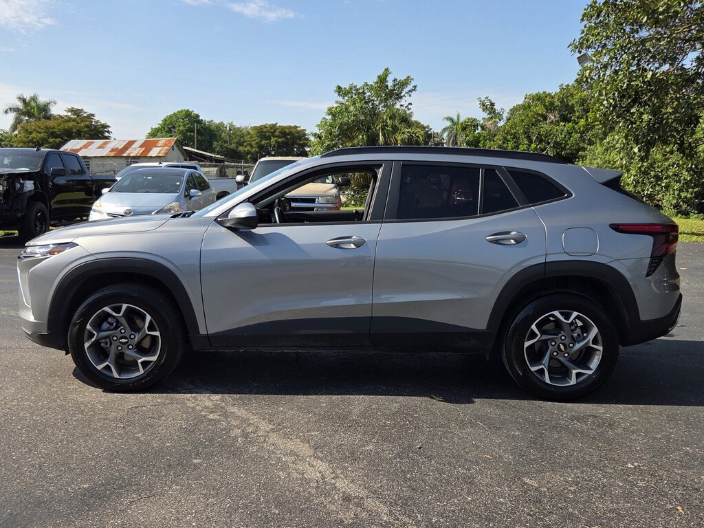 Used 2025 Chevrolet Trax LT FWD LT
