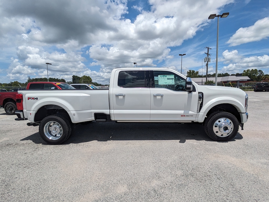 New 2025 Ford Super Duty F-450 DRW LARIAT LARIAT 4WD Crew Cab 8 Box
