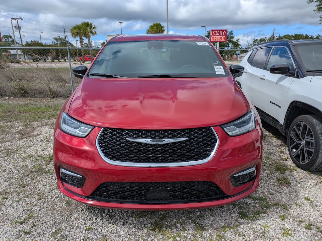 Used 2025 Chrysler Pacifica Select Select AWD