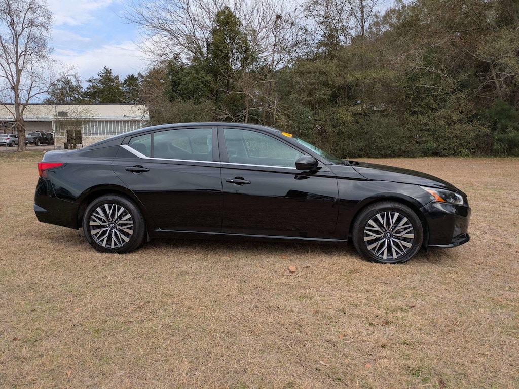Used 2023 Nissan Altima 2.5 SV Sedan