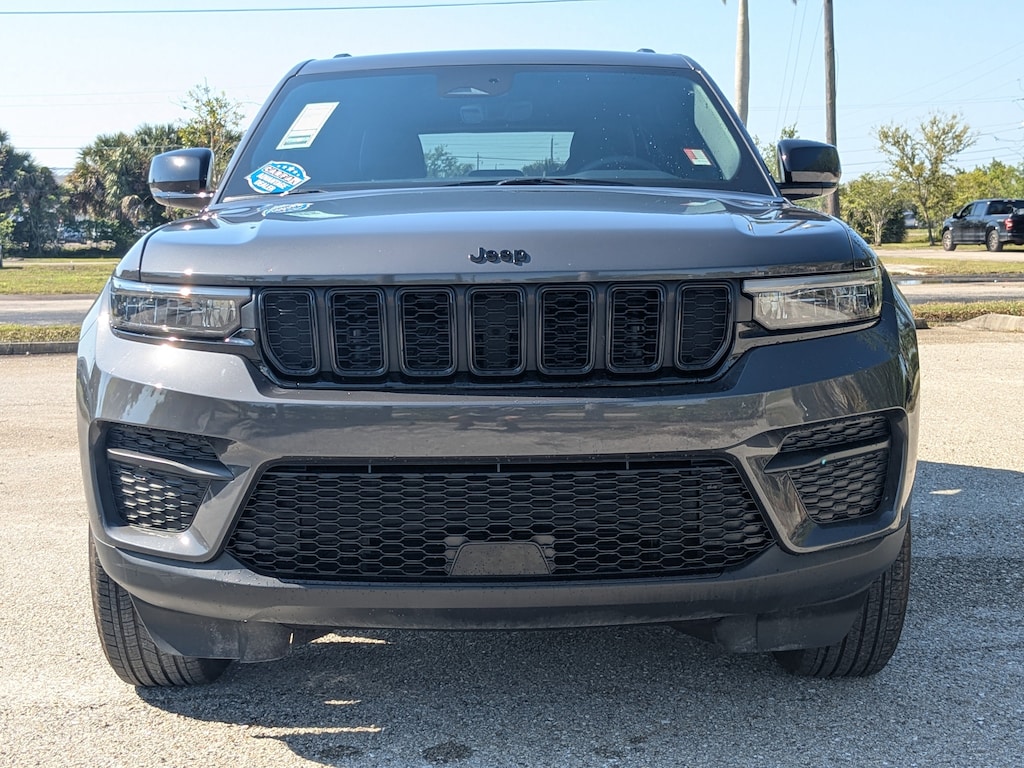 Used 2025 Jeep Grand Cherokee Altitude Altitude 4x4