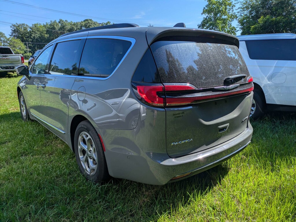 Used 2022 Chrysler Pacifica Limited Limited FWD