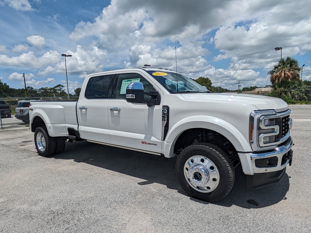 New 2025 Ford Super Duty F-450 DRW LARIAT LARIAT 4WD Crew Cab 8 Box