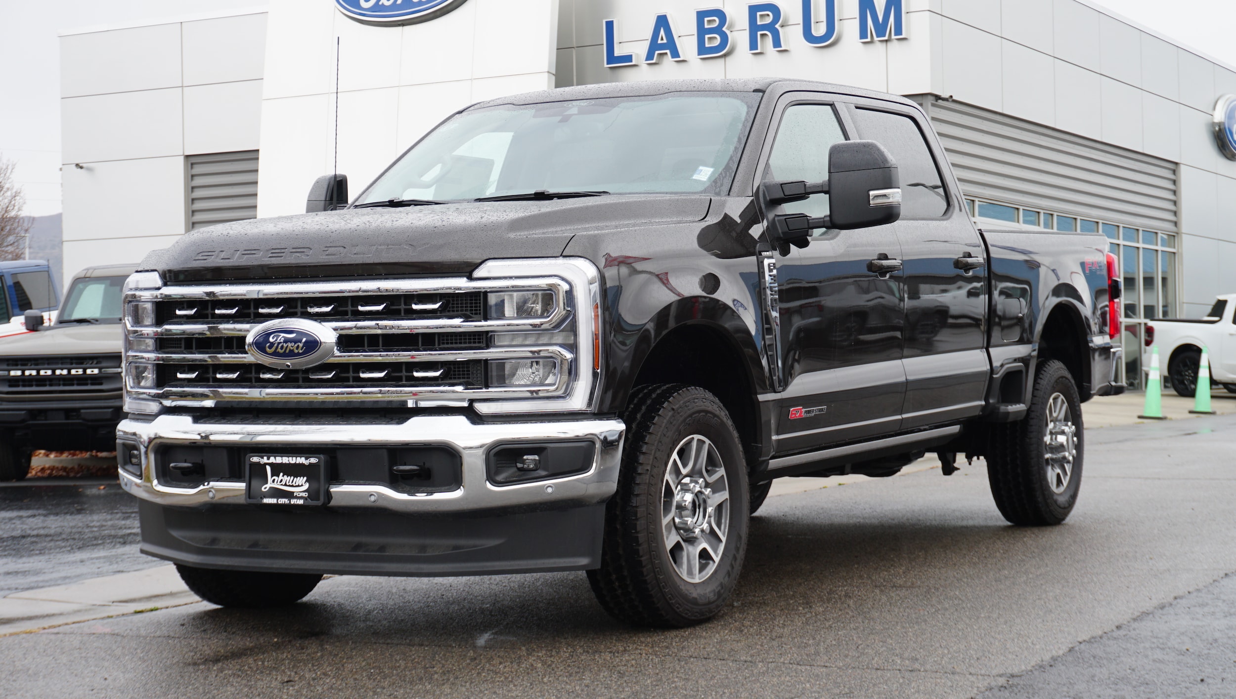 2025 Ford F-350 Super Duty Lariat's photo