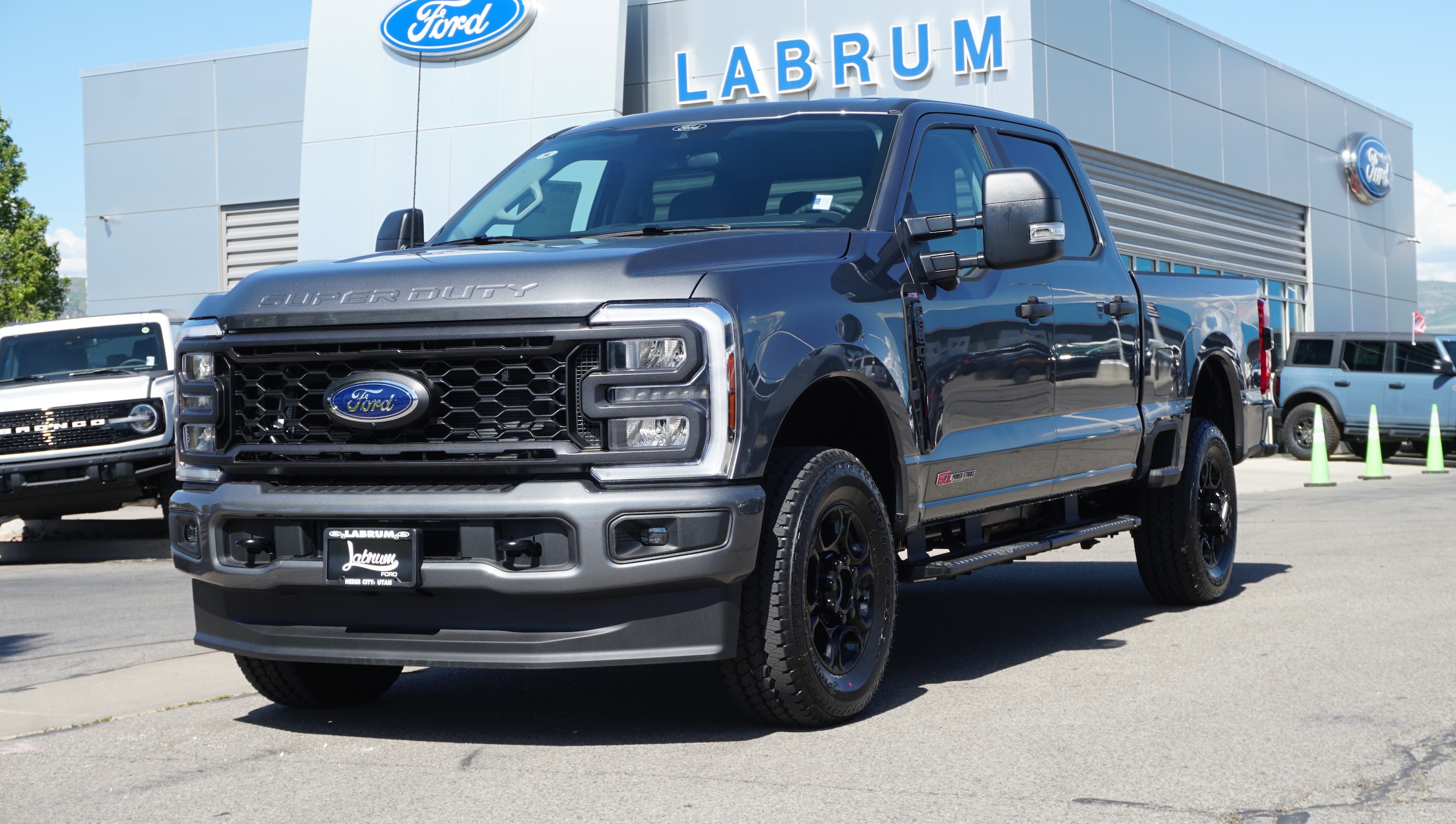 2025 Ford F-350 Super Duty XL's photo