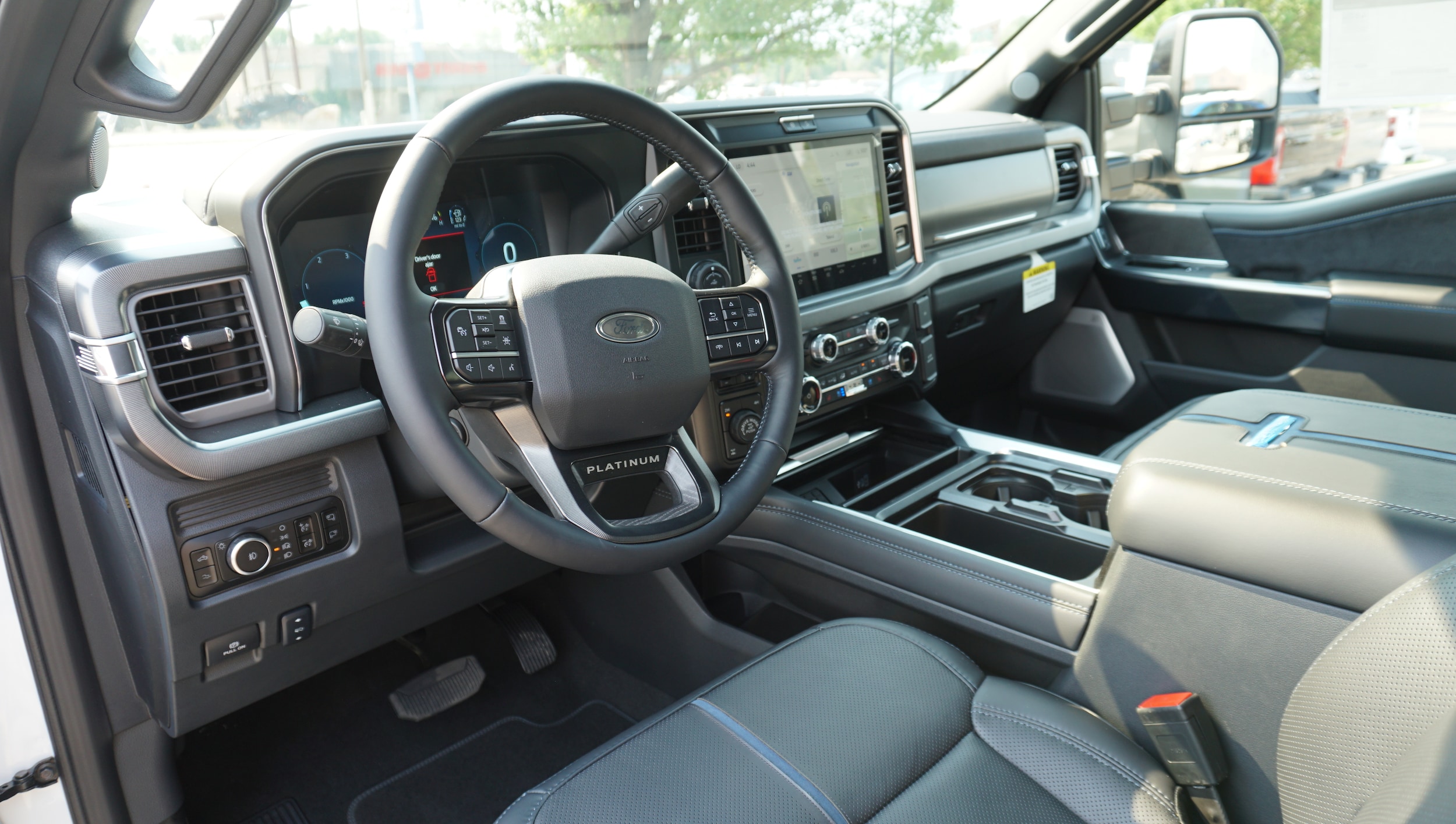 2025 Ford F-350 Super Duty Platinum - Photo 9
