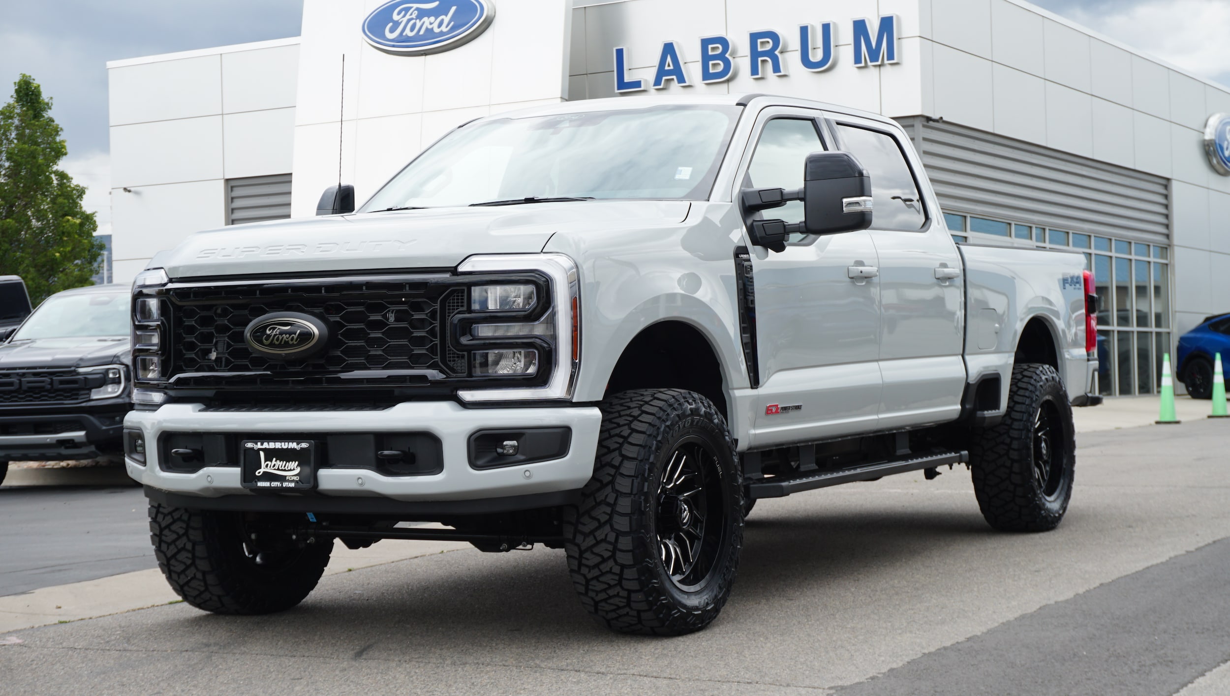 2025 Ford F-350 Super Duty Lariat's photo
