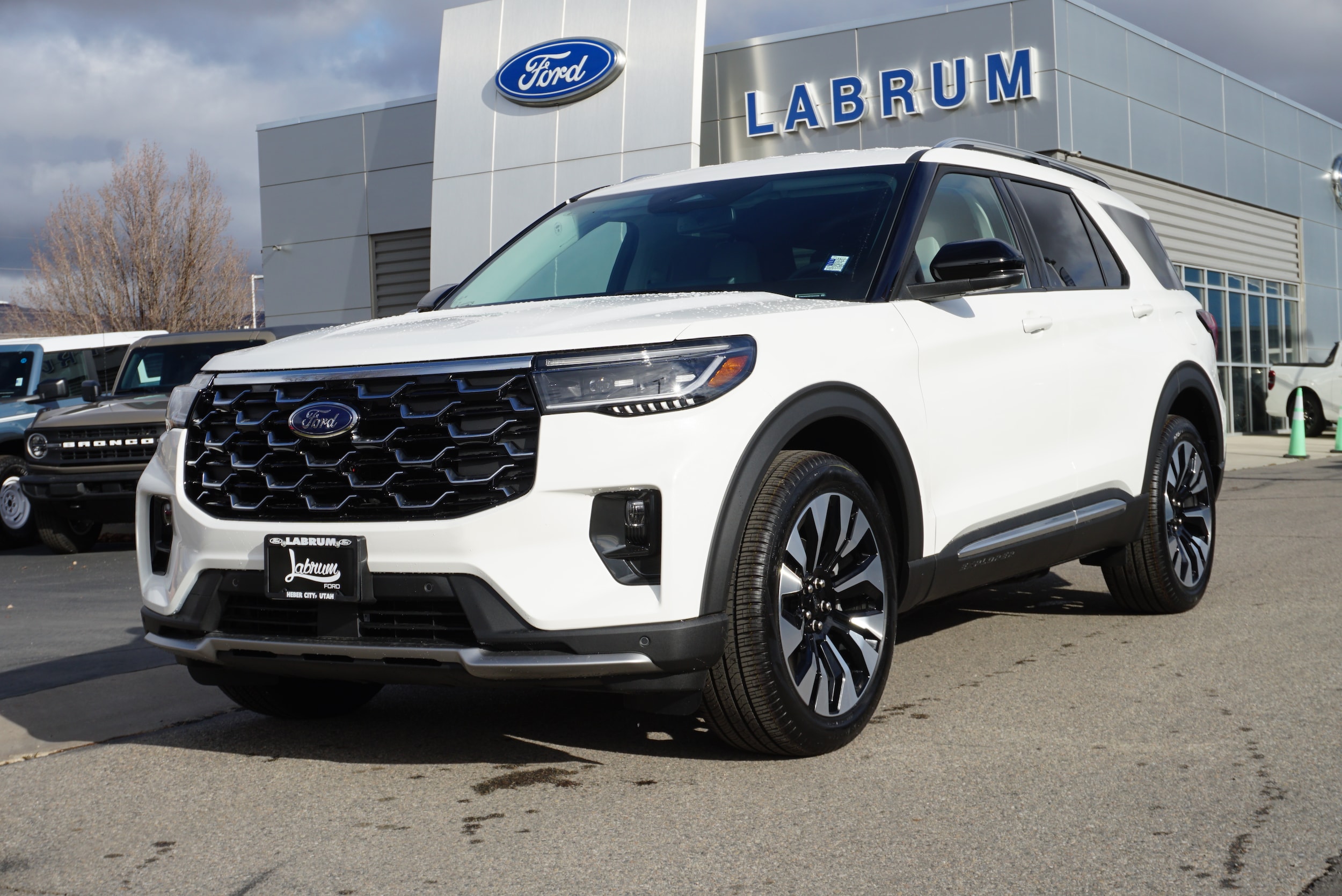 2026 Ford Explorer Platinum's photo