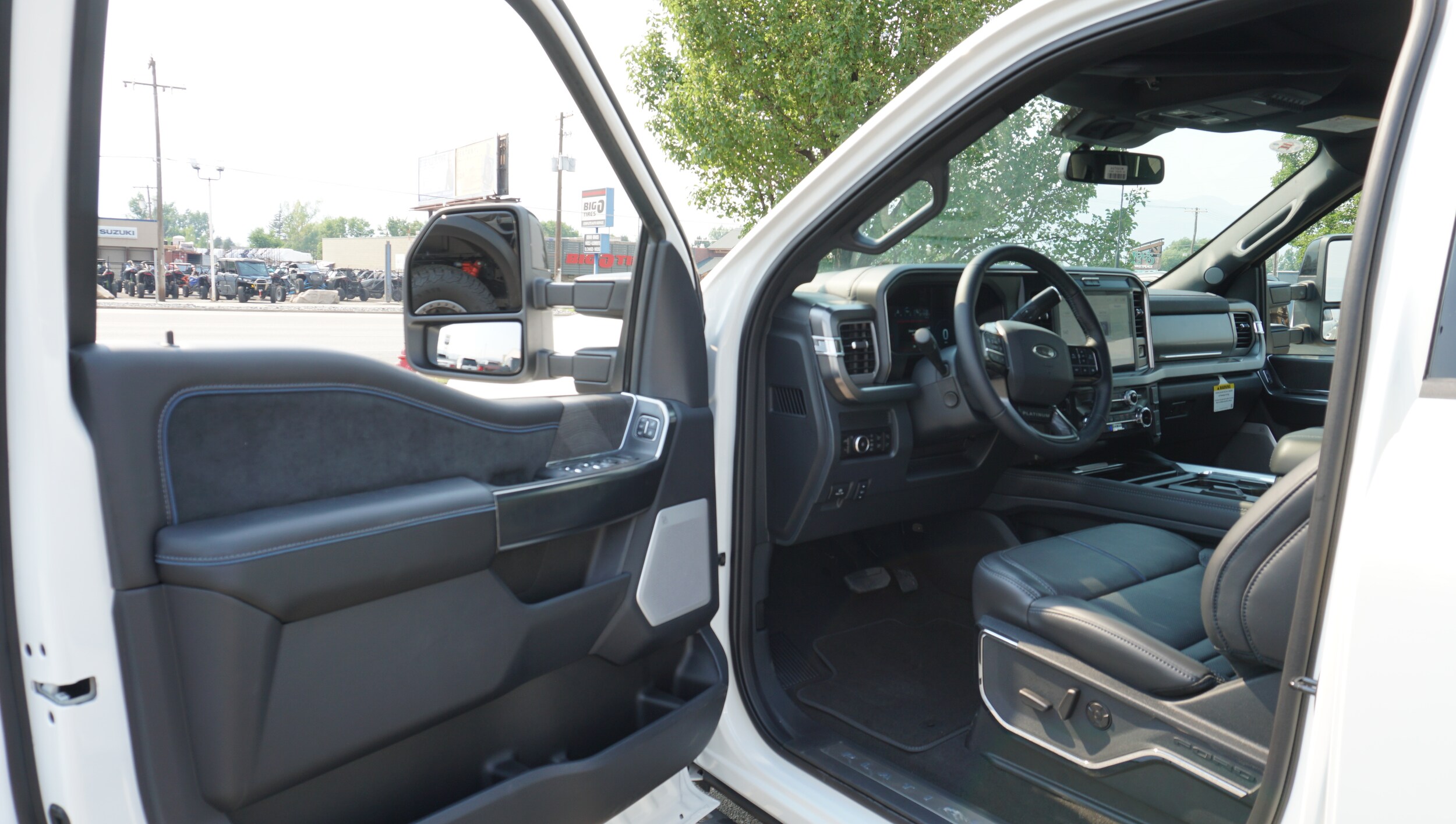 2025 Ford F-350 Super Duty Platinum - Photo 6