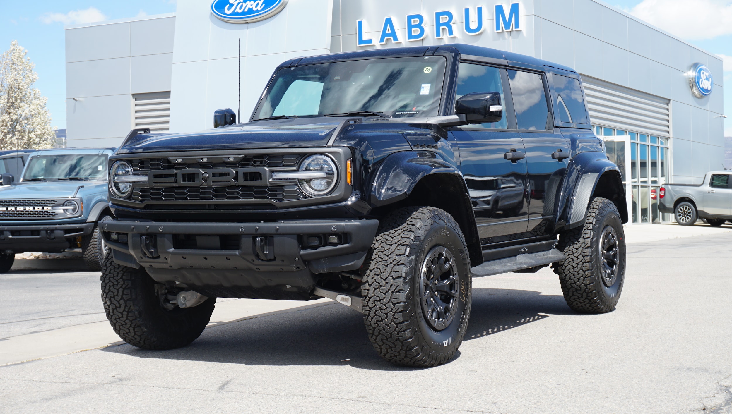 2025 Ford Bronco SUV 