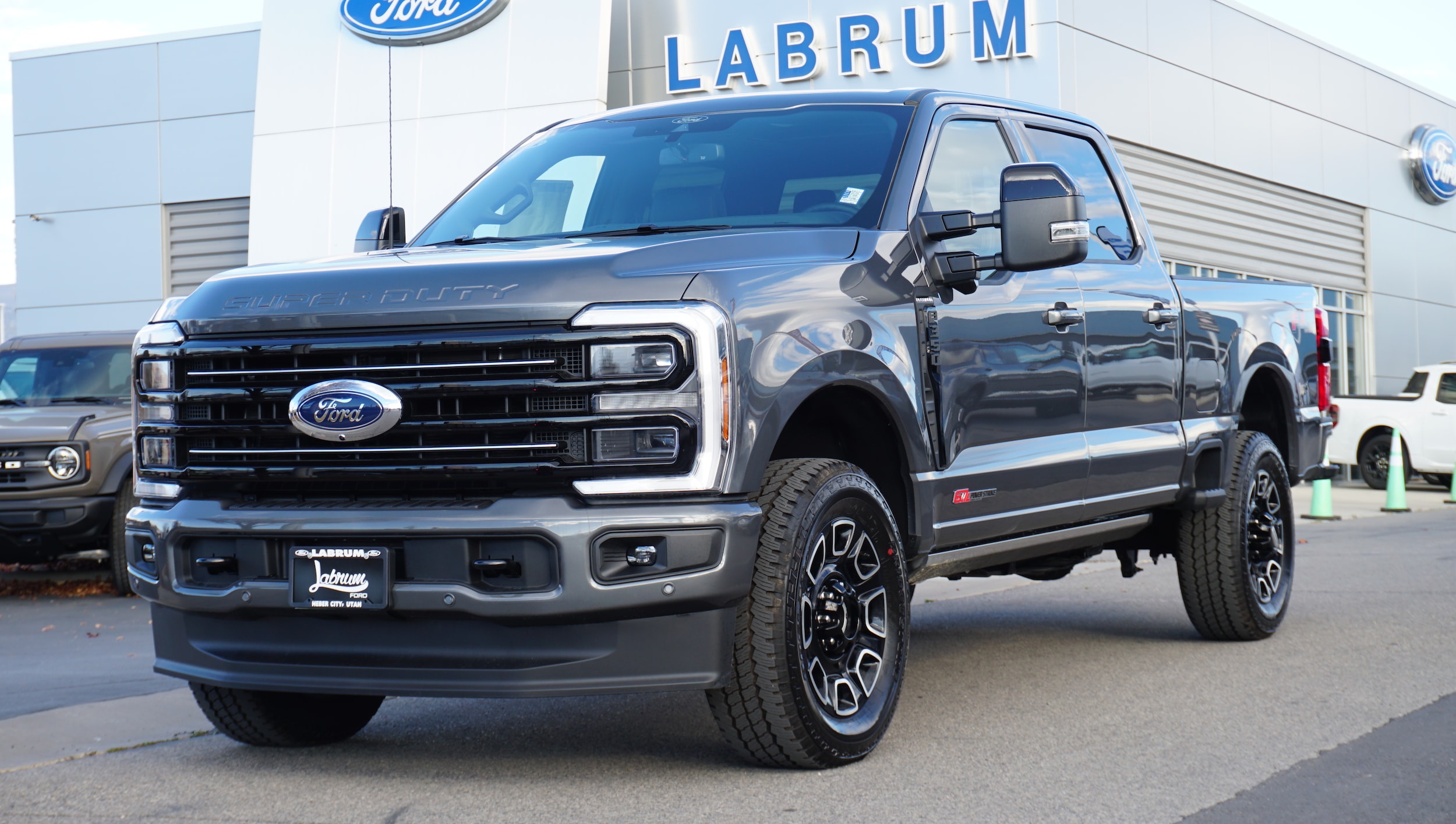 2026 Ford F-350 Super Duty Platinum's photo