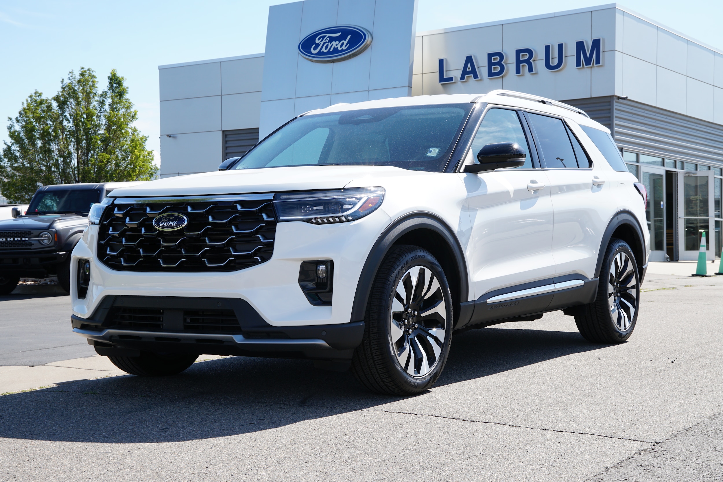 2026 Ford Explorer Platinum 4WD's photo