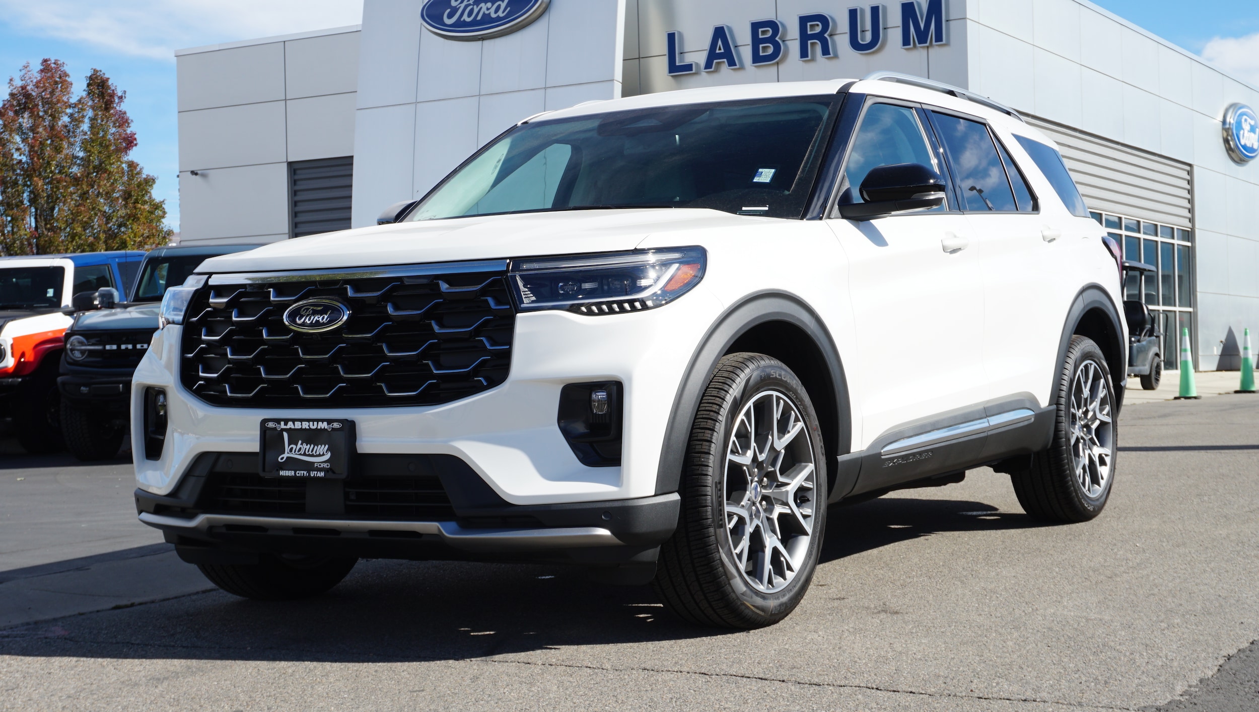 2025 Ford Explorer Platinum's photo