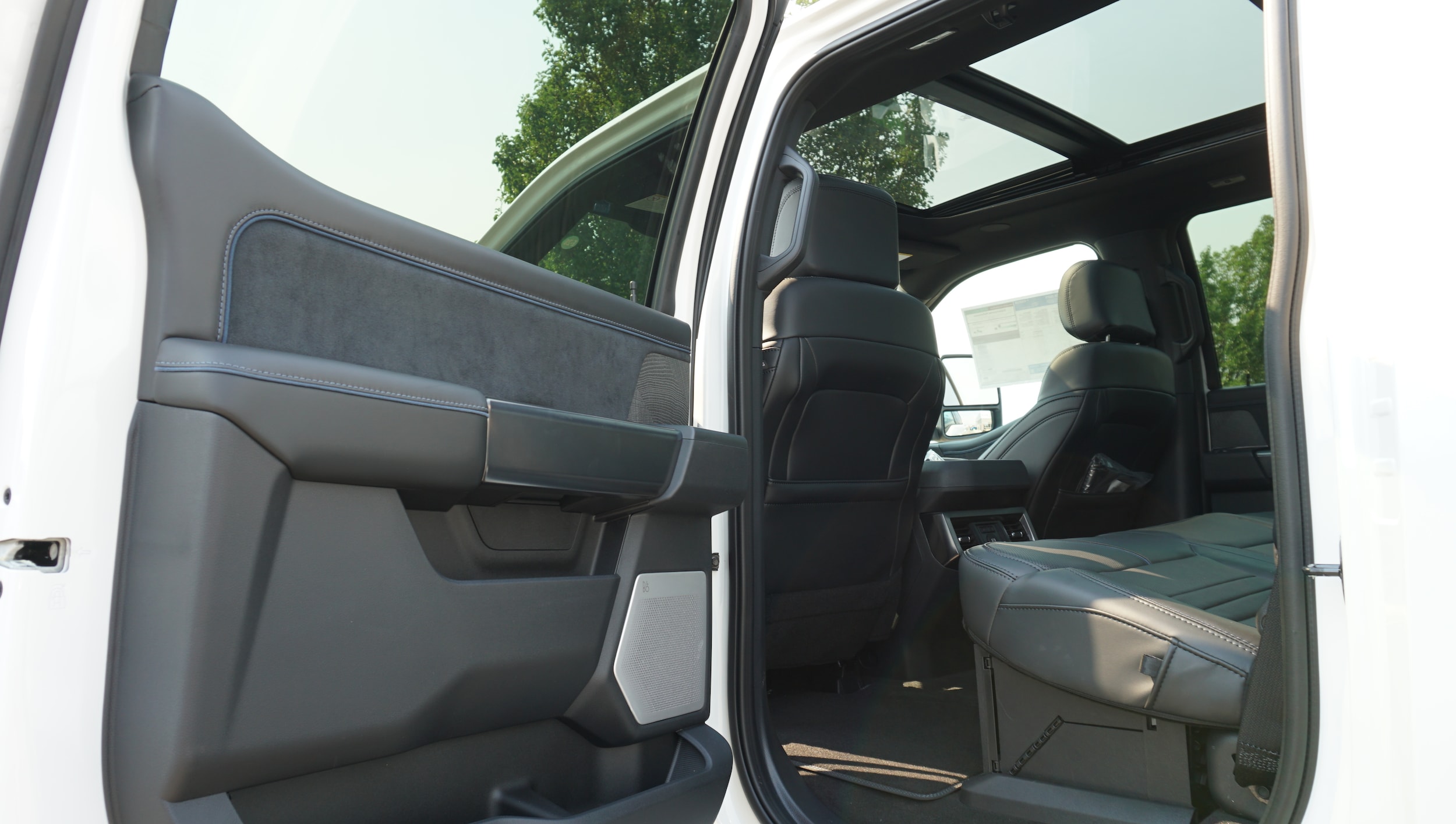 2025 Ford F-350 Super Duty Platinum - Photo 11