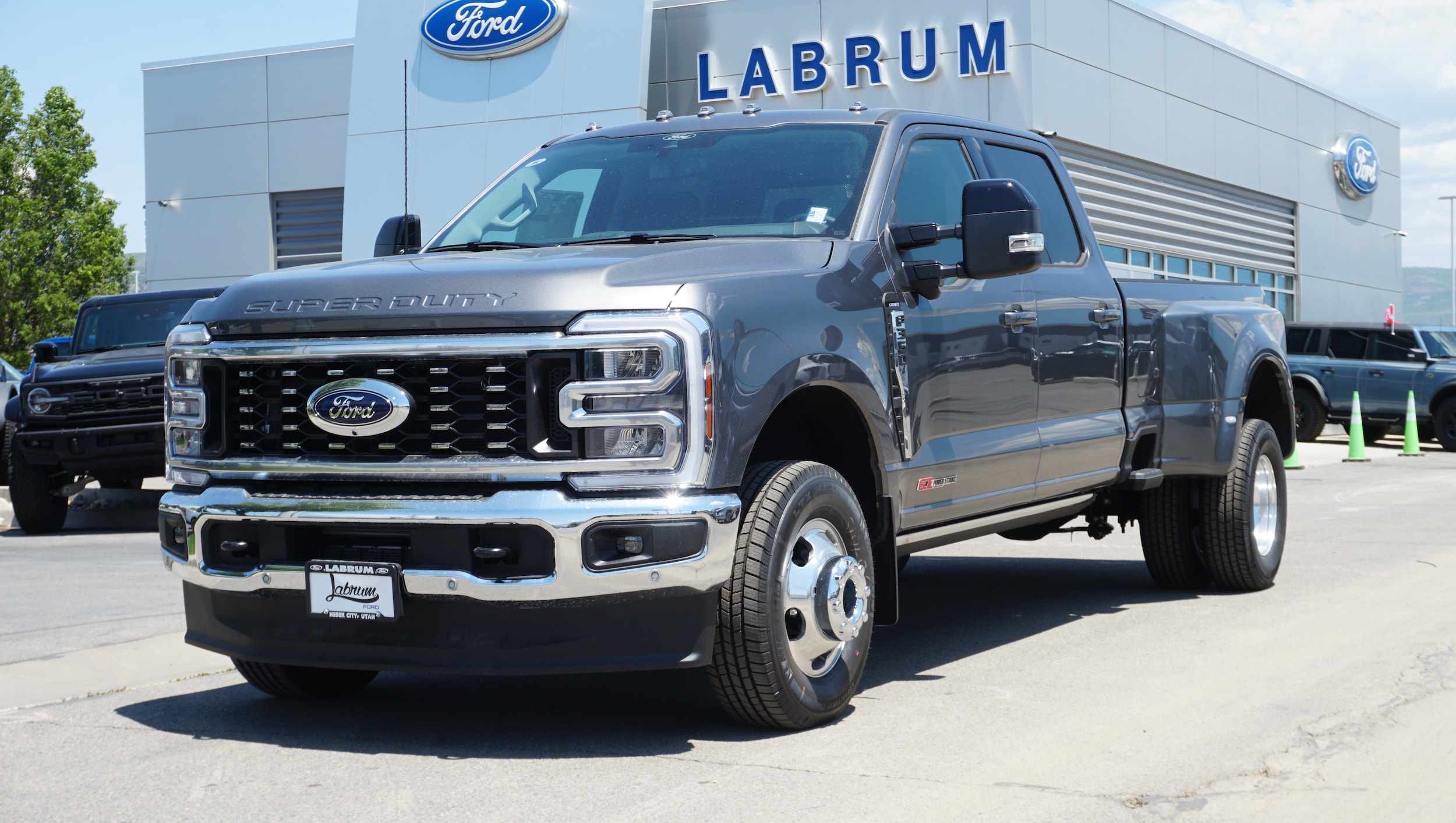 2025 Ford F-350 Super Duty Lariat's photo