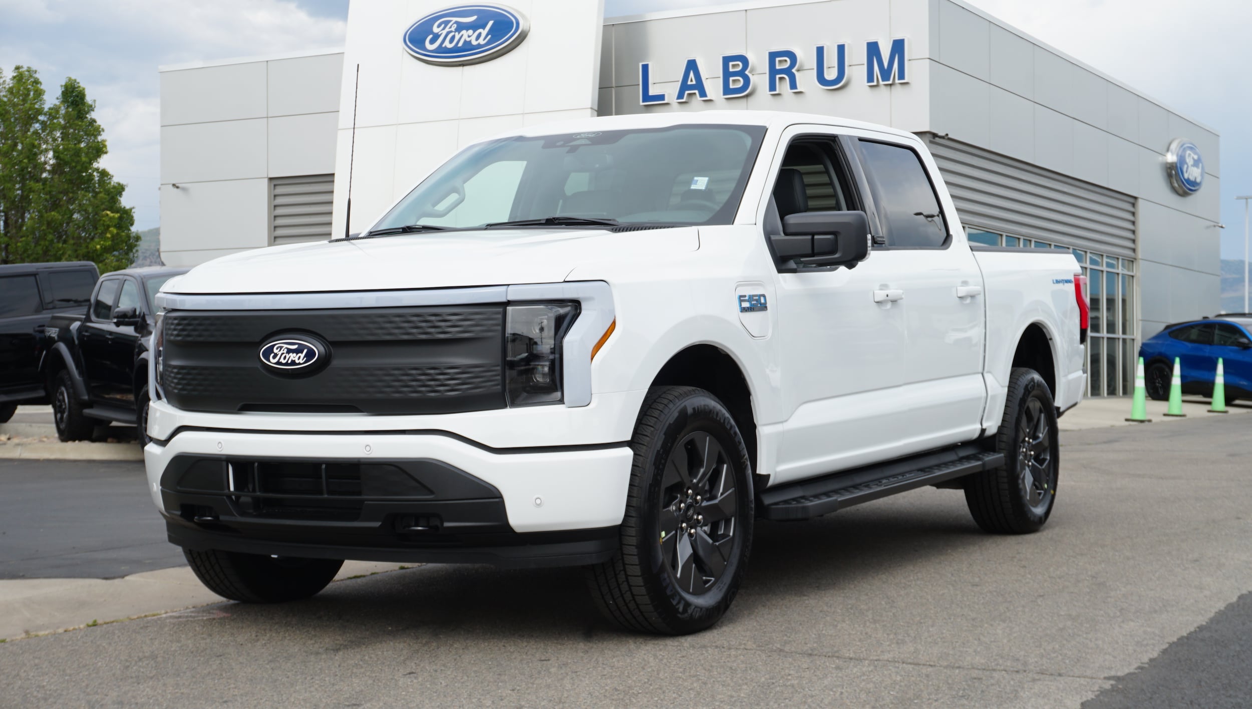 2025 Ford F-150 Lightning Truck SuperCrew Cab 