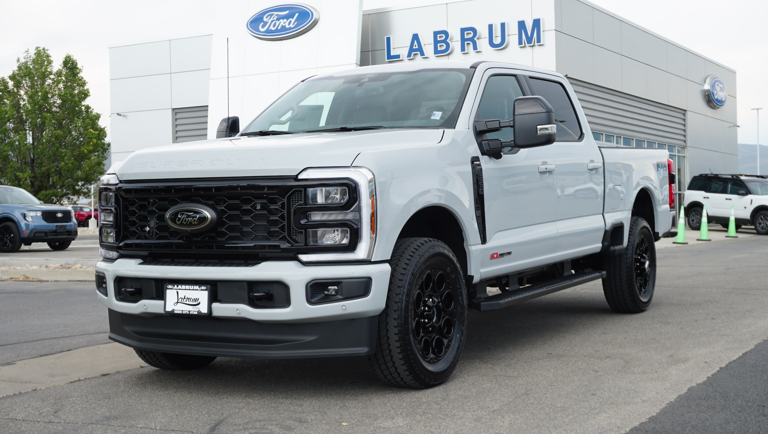2025 Ford F-350 Super Duty Lariat's photo