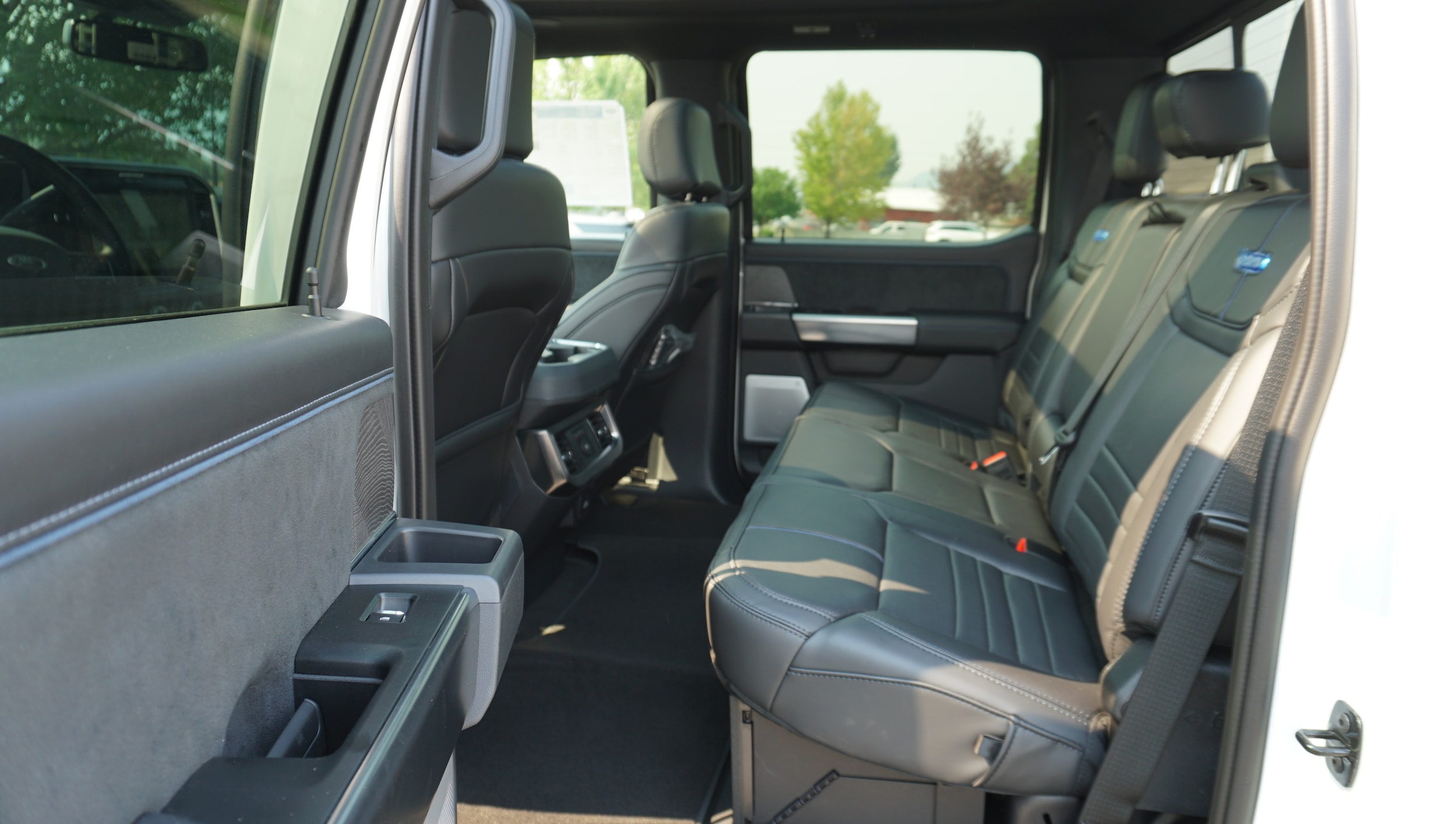2025 Ford F-350 Super Duty Platinum - Photo 12
