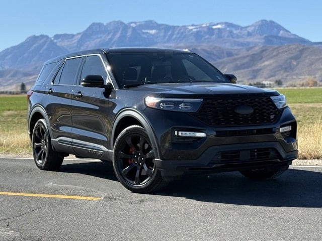 2022 Ford Explorer ST's photo