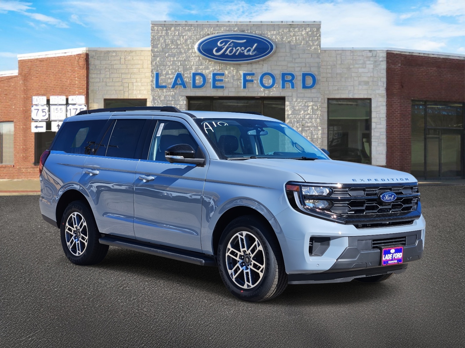 2025 Ford Expedition Active's photo