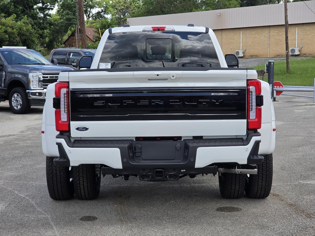 New 2026 Ford Super Duty F-350 DRW Truck Crew Cab