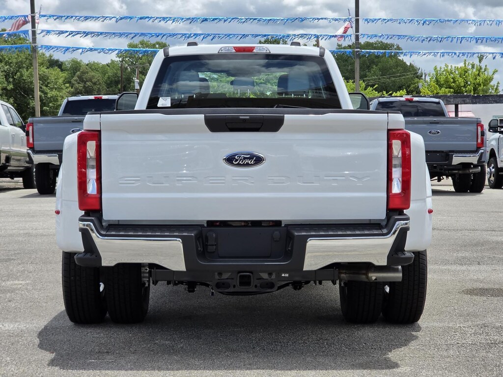 New 2026 Ford Super Duty F-350 DRW Truck Crew Cab