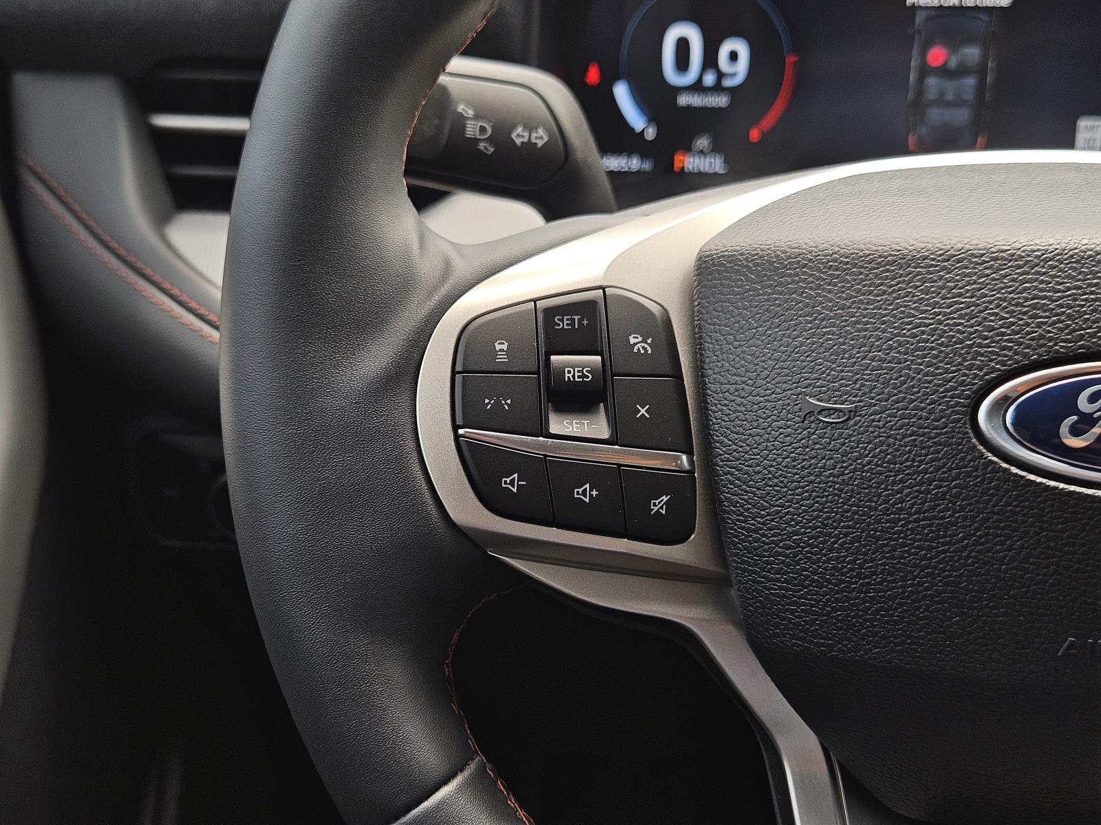 2025 Ford Explorer Active - Photo 15