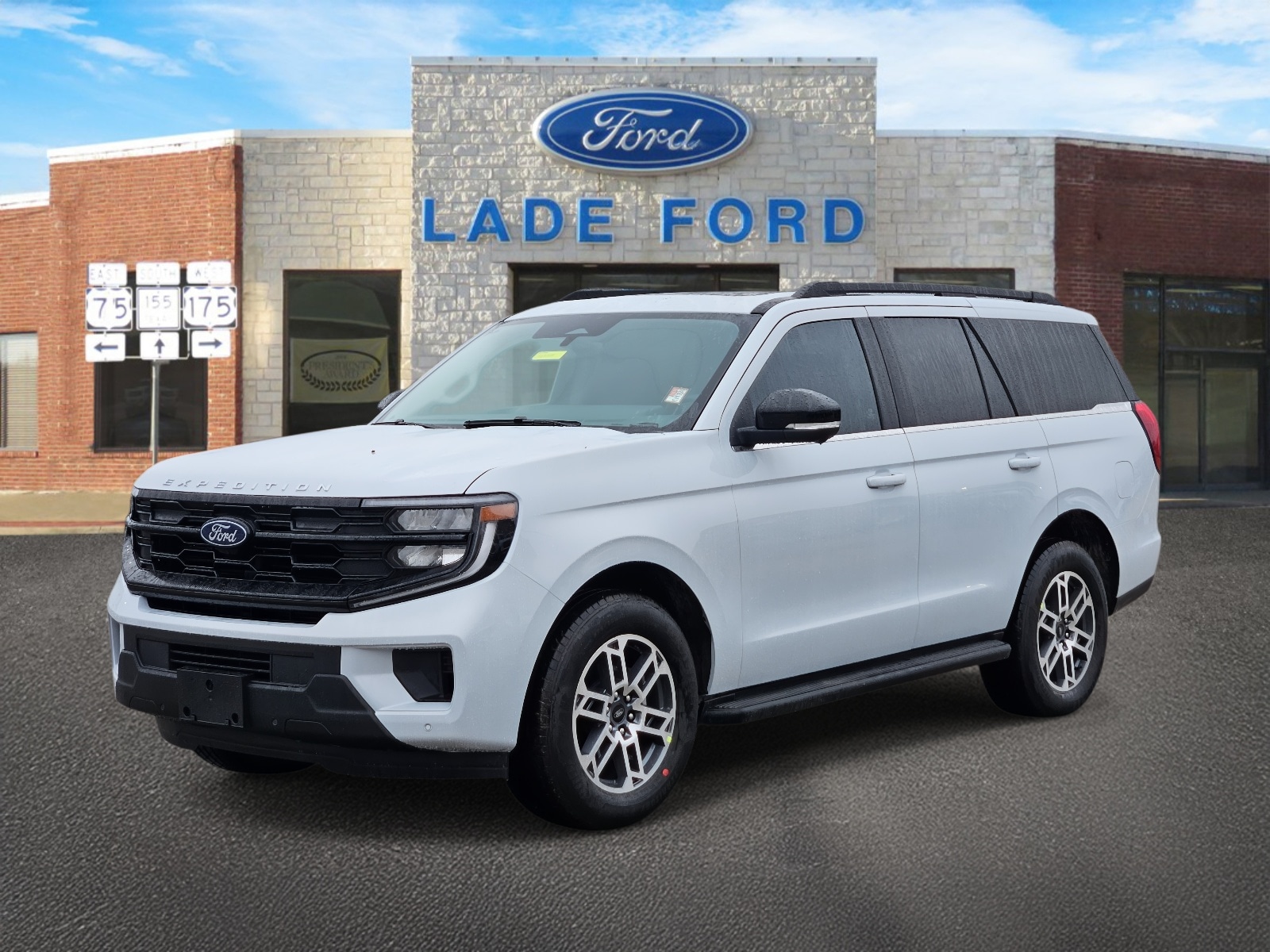 2025 Ford Expedition Active's photo
