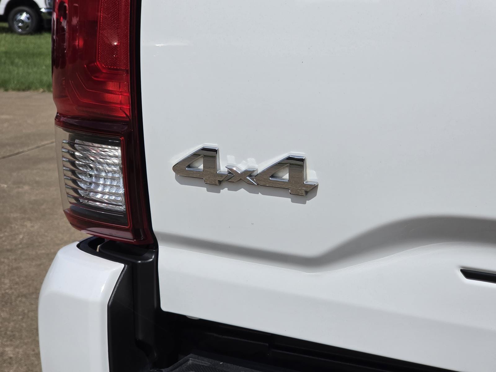 2023 Toyota Tacoma SR - Photo 8