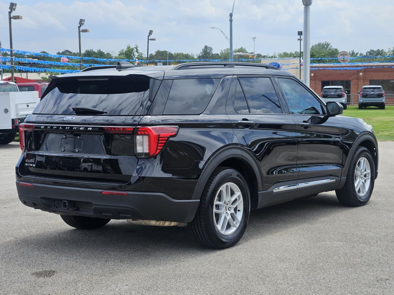 2025 Ford Explorer Active - Photo 6