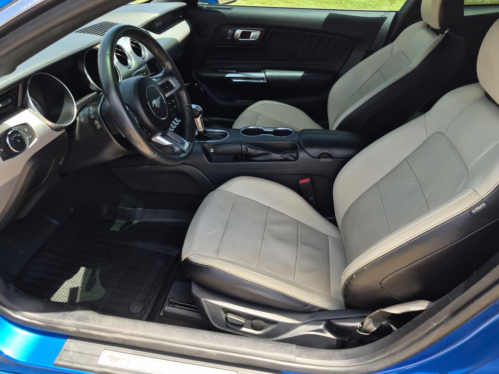 2020 Ford Mustang EcoBoost Premium - Photo 9