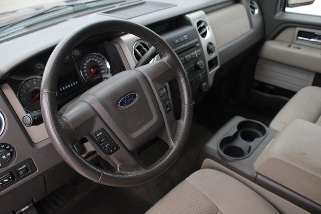 2010 Ford F-150 XLT photo 2