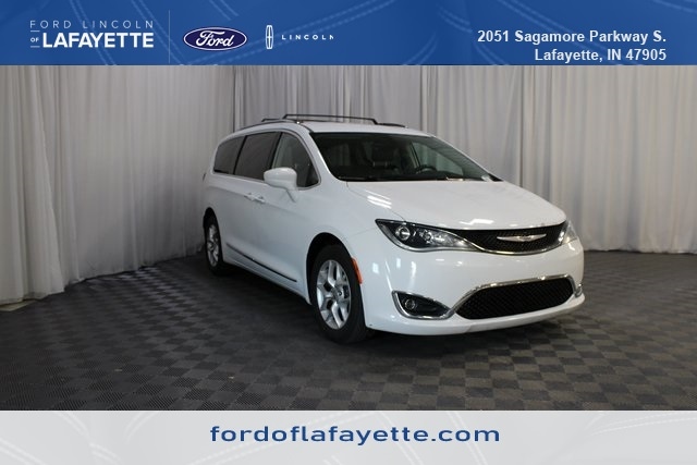 2017 Chrysler Pacifica Touring-L Plus's photo